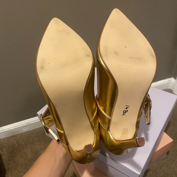 Gold pointed toe heels with strap - Picture 4 of 5